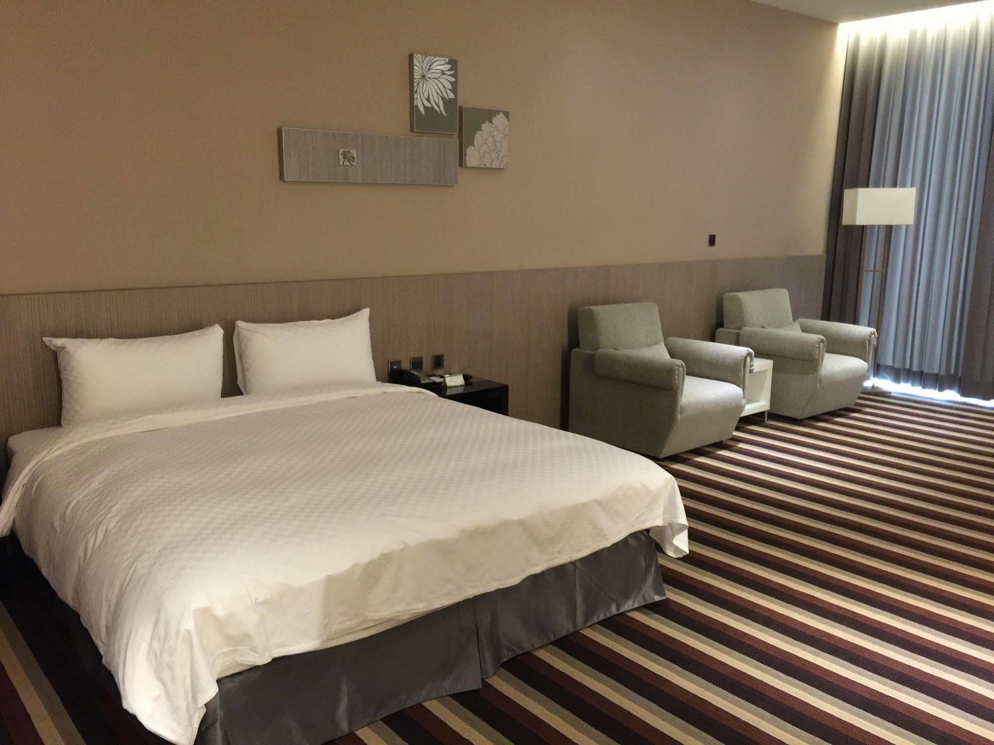 Grand Royal Hotel Toufen Exteriör bild