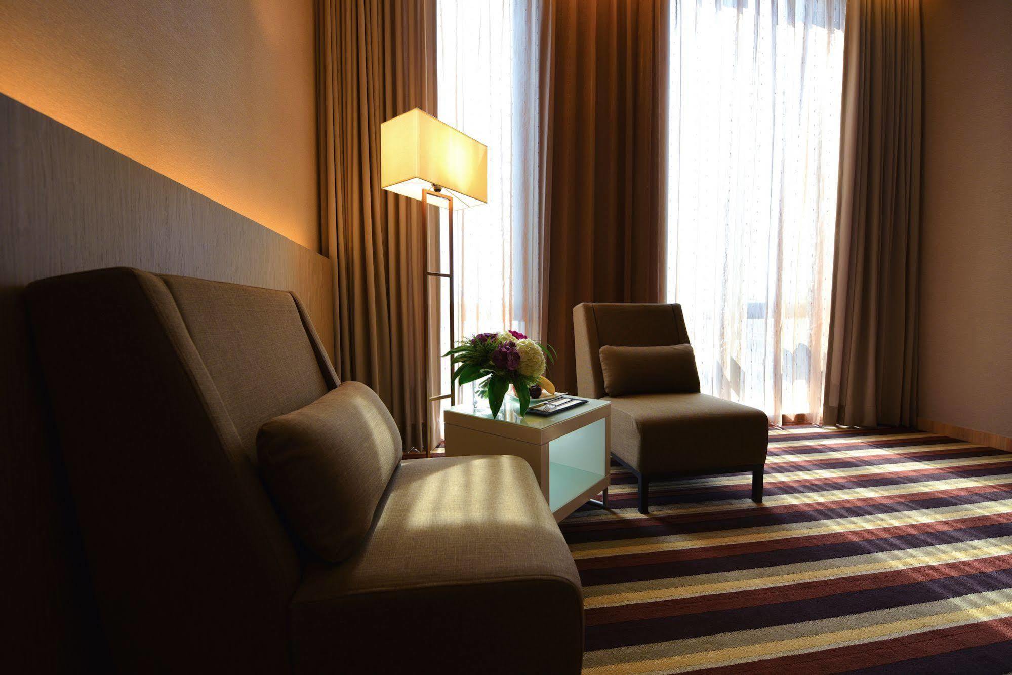 Grand Royal Hotel Toufen Exteriör bild
